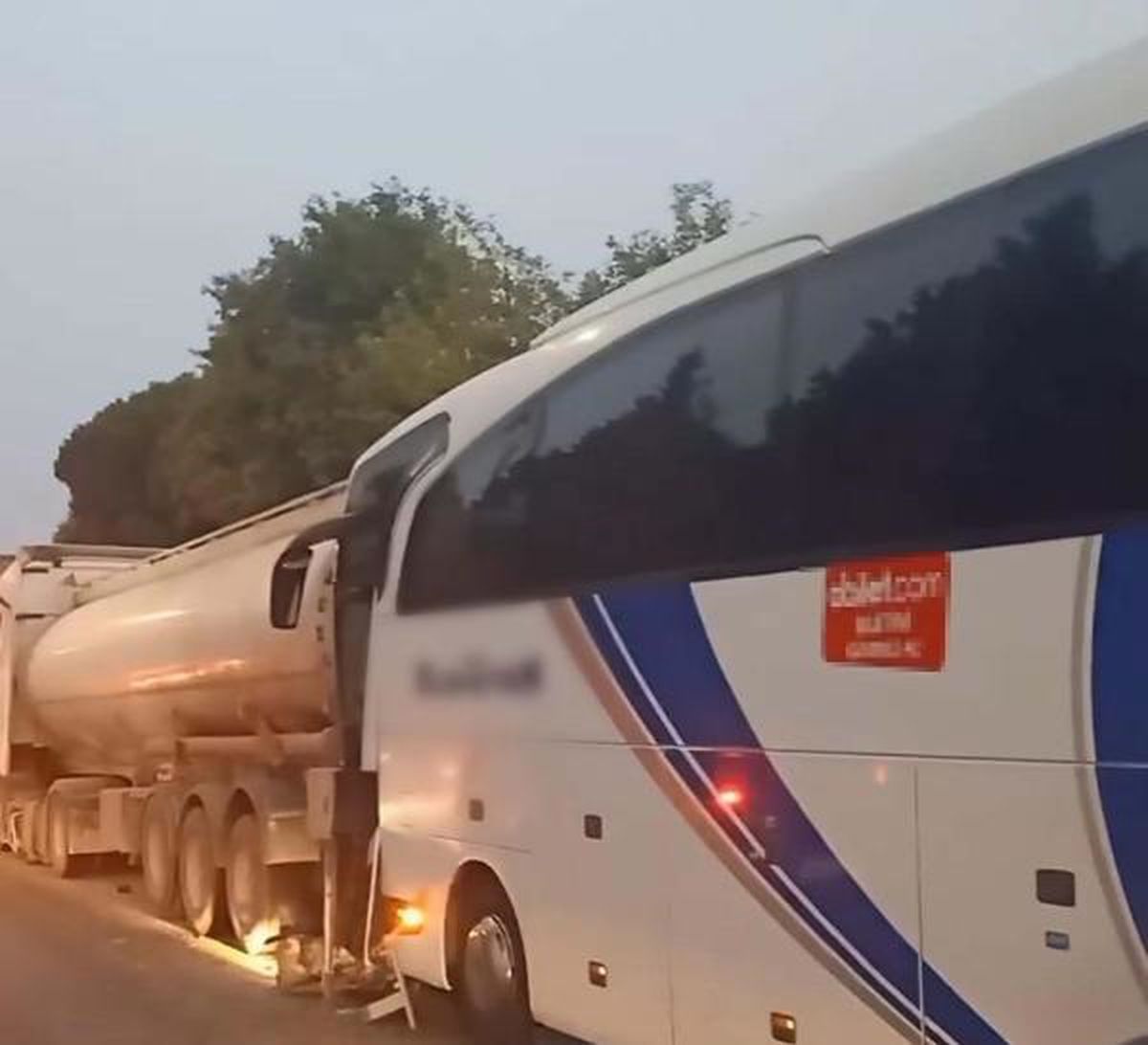 Salihli'de Otobüs Kazası: 4'ü Çocuk 21 Kişi Yaralandı