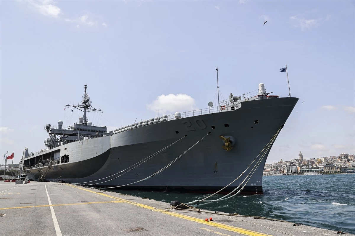 ABD Donanmasına ait USS Mount Whitney İstanbul\'da tanıtıldı