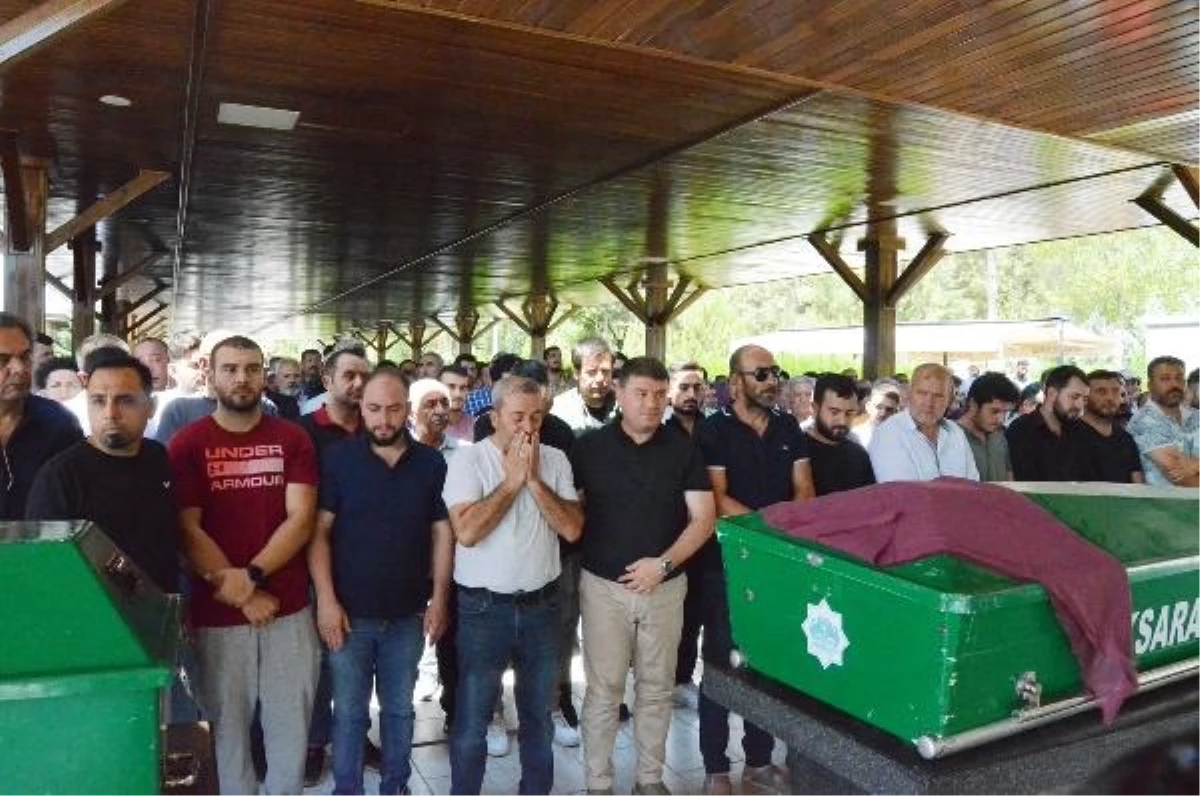 Adıyaman\'da Otomobil-Kamyonet Çarpışması Sonucu Hayatını Kaybedenler Aksaray\'da Toprağa Verildi