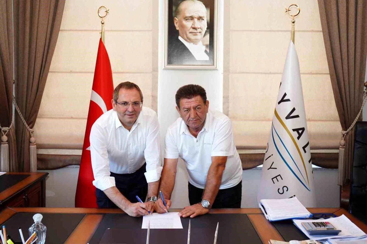 Ayvalık Belediyesi ile Balıkesir Belediye-İş Sendikası arasında ek protokol imzalandı