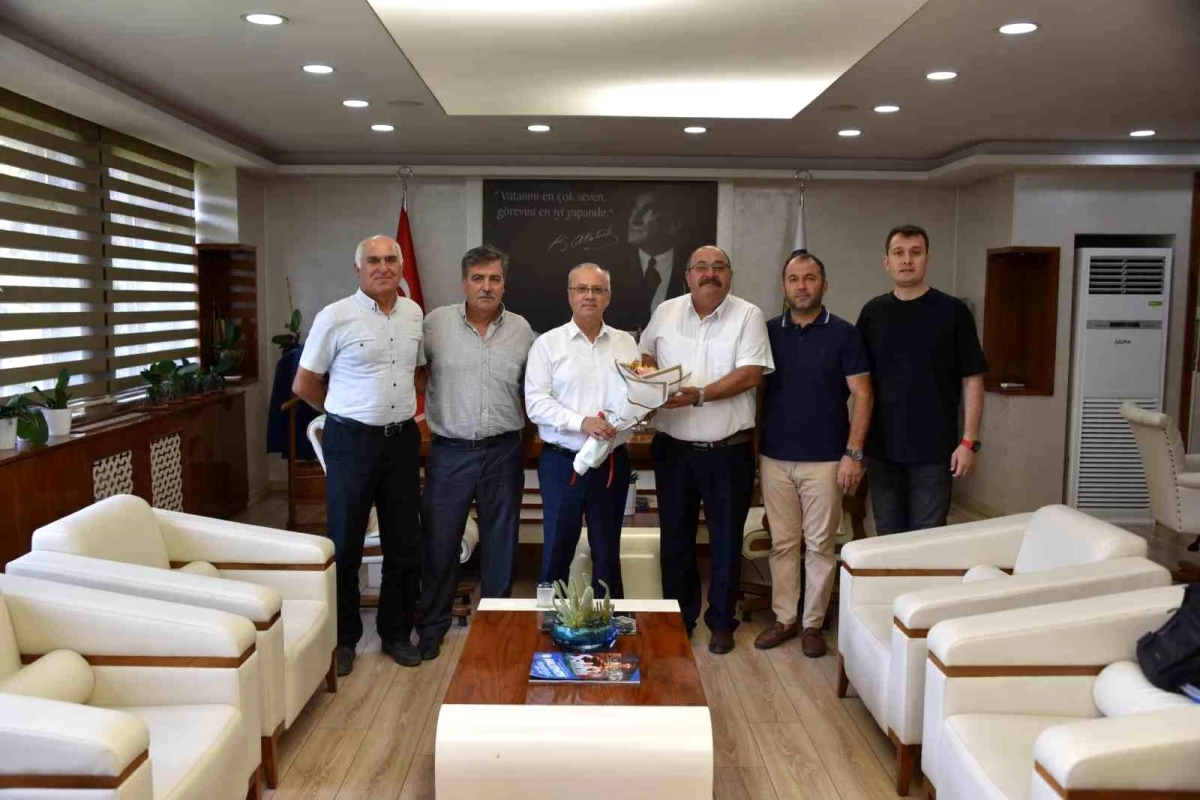Salihli Belediye Başkanı Zeki Kayda, ASKF Başkanı Erol Timur ve yönetimini ağırladı