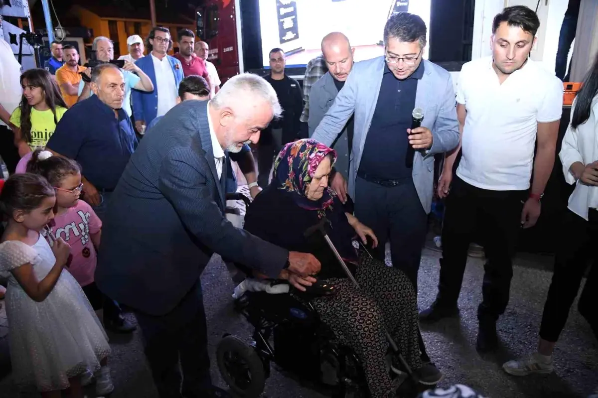 Isparta Belediye Başkanı Engelli Vatandaşa Akülü Tekerlekli Sandalye Hediye Etti