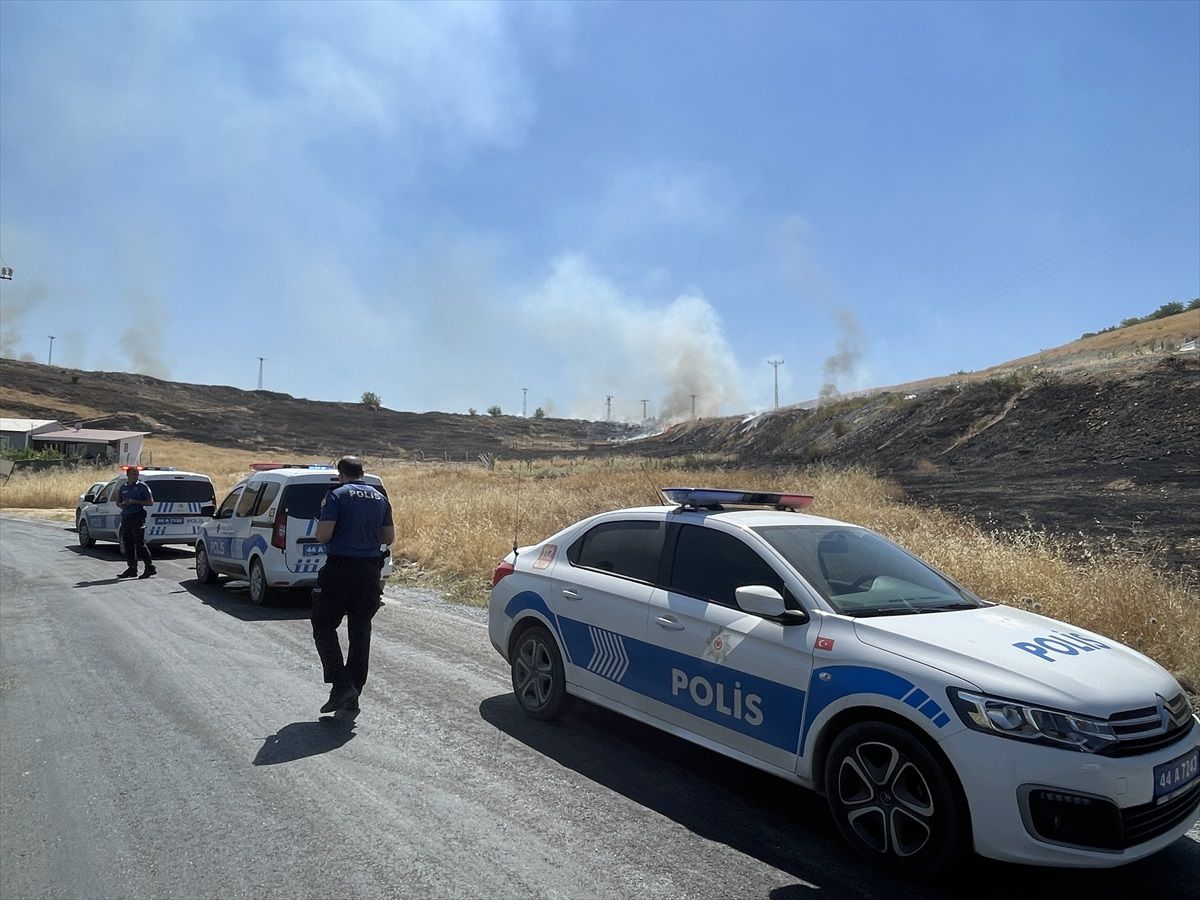 Malatya\'da meydana gelen ot yangını söndürüldü