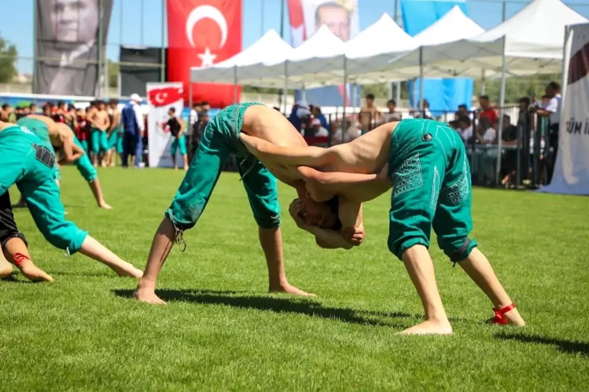 Muhsin Yazıcıoğlu Karakucak Türkiye Güreş Şampiyonasında Bilecikli sporcu Mehmet Nuri Taşkıran Türkiye üçüncüsü oldu