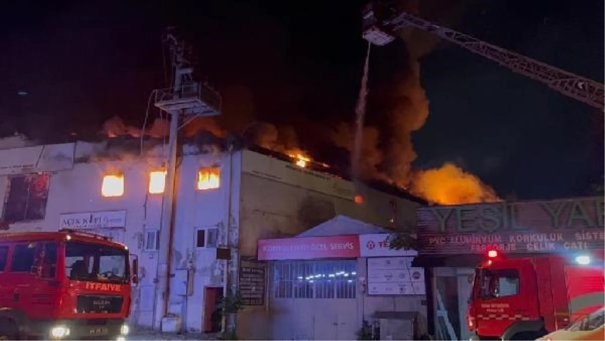 Bursa\'da Ahşap Kapı Fabrikasında Yangın Çıktı