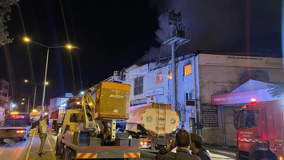 Bursa\'da Ahşap Kapı Fabrikasında Çıkan Yangın Kontrol Altına Alındı