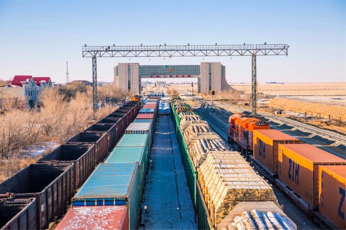 Çin-Avrupa Yük Treni Seferleri Erenhot Kara Limanı\'nda Artıyor