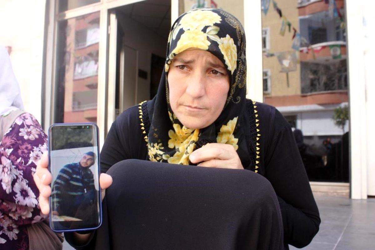 HDP İl Başkanlığı önünde oturma eylemi yapan ailelerden biri daha evladına kavuştu