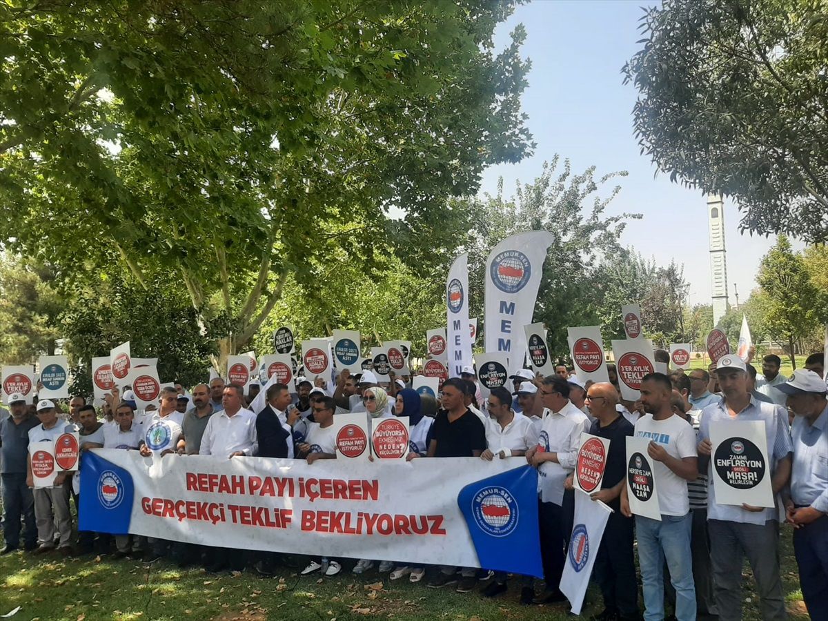 Memur-Sen Çanakkale Şubesi Üyeleri Kamu İşvereninin Zam Teklifini Protesto Etti