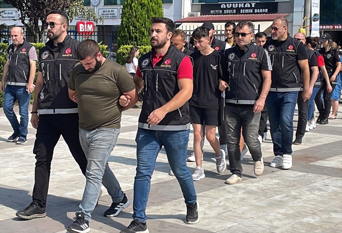 Düzce\'de Uyuşturucu Operasyonunda 7 Şüpheli Gözaltına Alındı