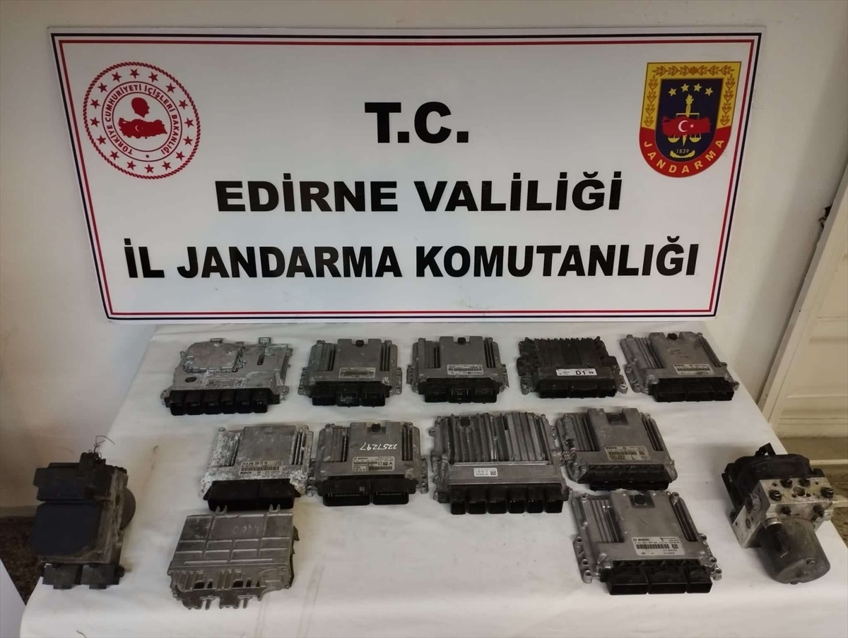 Edirne\'de 13 kaçak otomobil parçası ele geçirildi