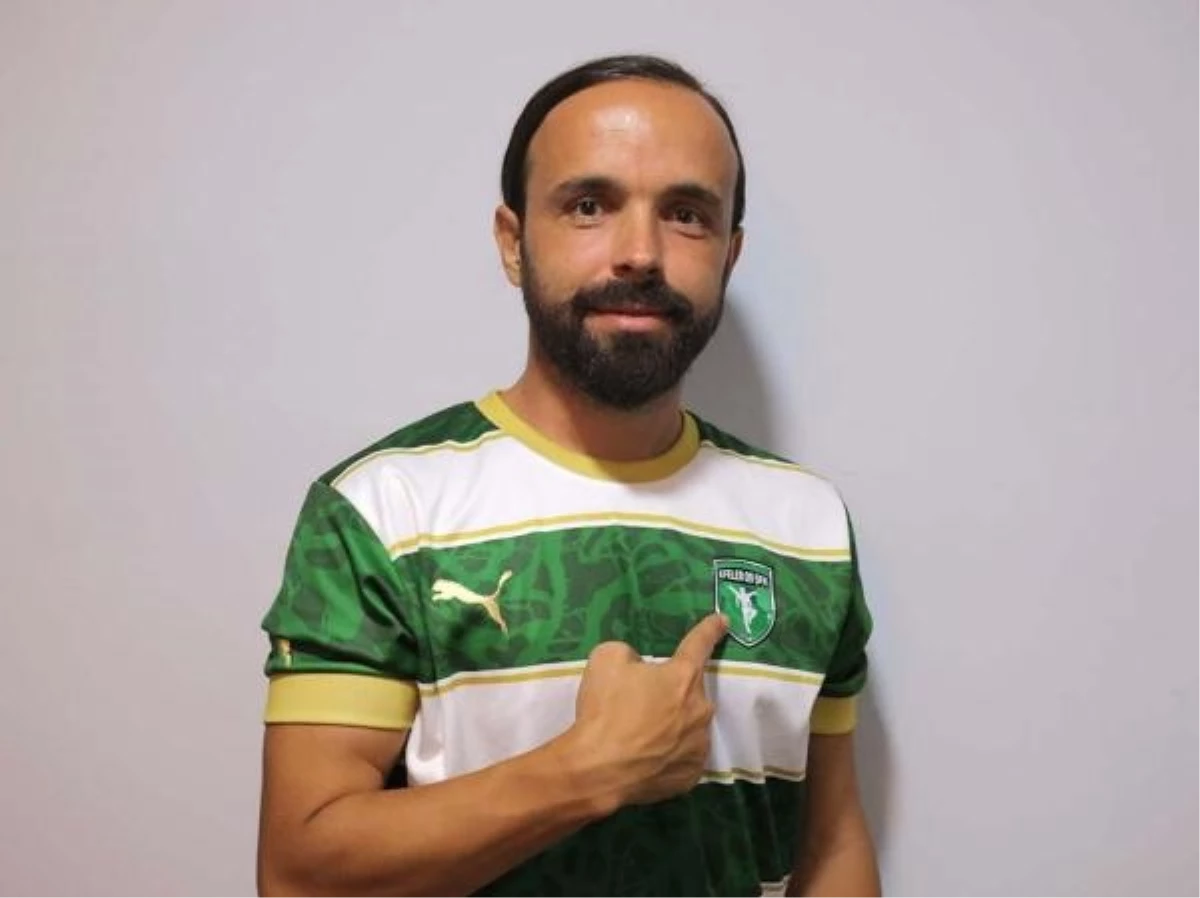 Efeler 09 SFK, eski futbolcusu Soner Ergençay\'ı yeniden transfer etti