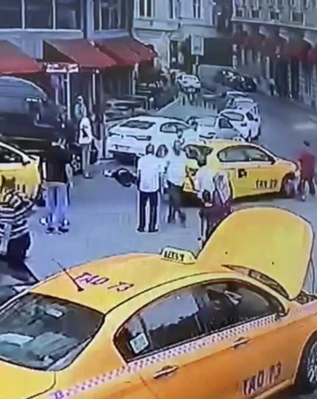 Ev hapsi kararı tepki çekmişti! Fas uyruklu müşteriyi döverek öldüren taksici yeniden gözaltında Ev hapsi kararı tepki çekmişti! Fas uyruklu müşteriyi döverek öldüren taksici yeniden gözaltında