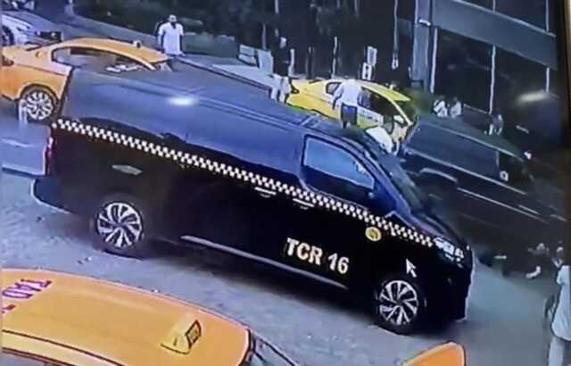 Ev hapsi kararı tepki çekmişti! Fas uyruklu müşteriyi döverek öldüren taksici yeniden gözaltında Ev hapsi kararı tepki çekmişti! Fas uyruklu müşteriyi döverek öldüren taksici yeniden gözaltında