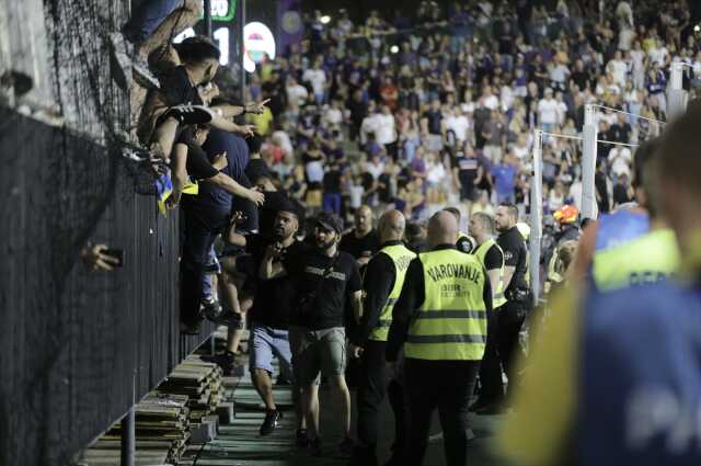 Fenerbahçe-Maribor maçında olayların fitili nasıl ateşlendi? Güvenlik kılığına girmişler Fenerbahçe-Maribor maçında olayların fitili nasıl ateşlendi? Güvenlik kılığına girmişler