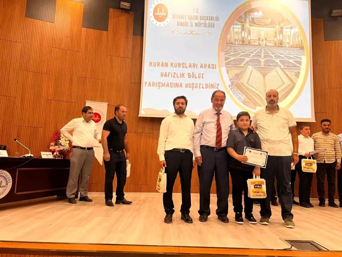 Elazığlı hafızlar, 2023 Yılı Hafızlık Yarışması'nda bölge birincisi oldu