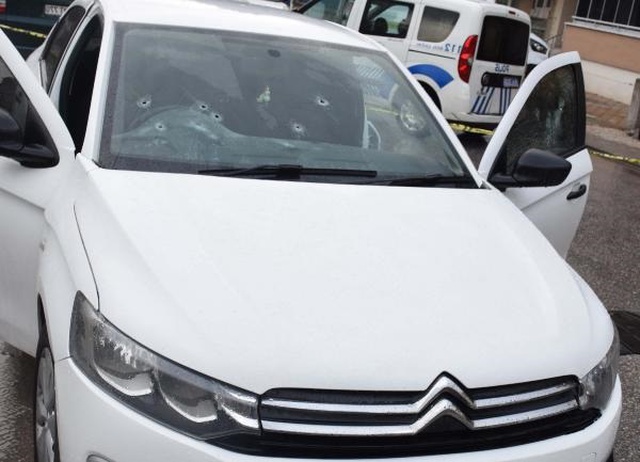 Boşanma Aşamasındaki Kadın Otomobilinde Vurularak Hayatını Kaybetti Boşanma Aşamasındaki Kadın Otomobilinde Vurularak Hayatını Kaybetti