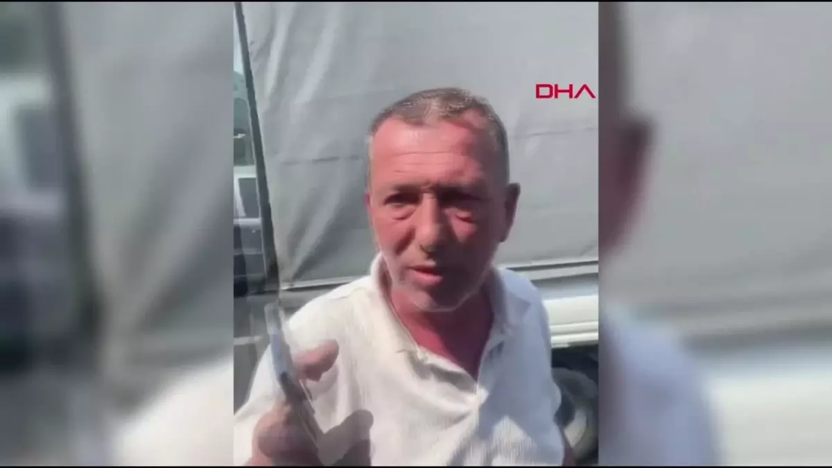 Bağcılar\'da Ambulansın Önü Kesildi, Tartışma Yaşandı