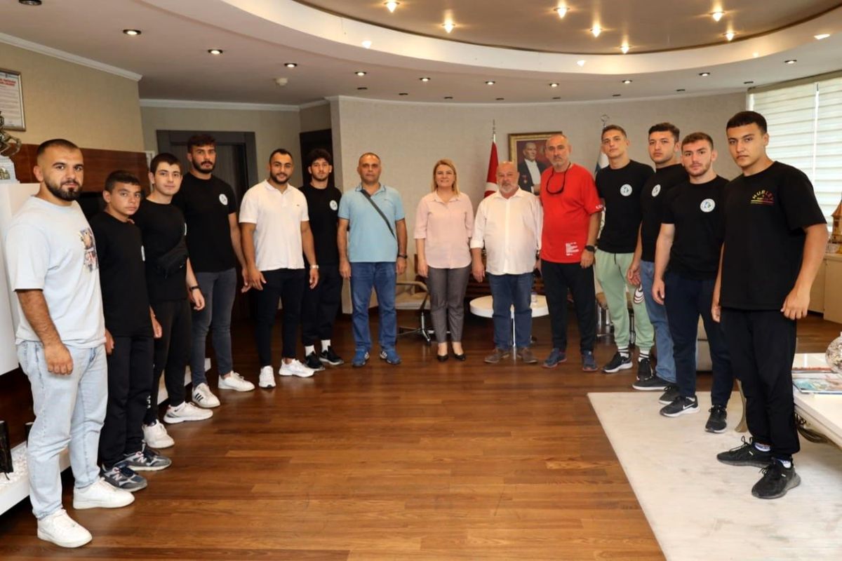 İzmit Belediyespor Güreş Takımı\'na Başarılar Dileme