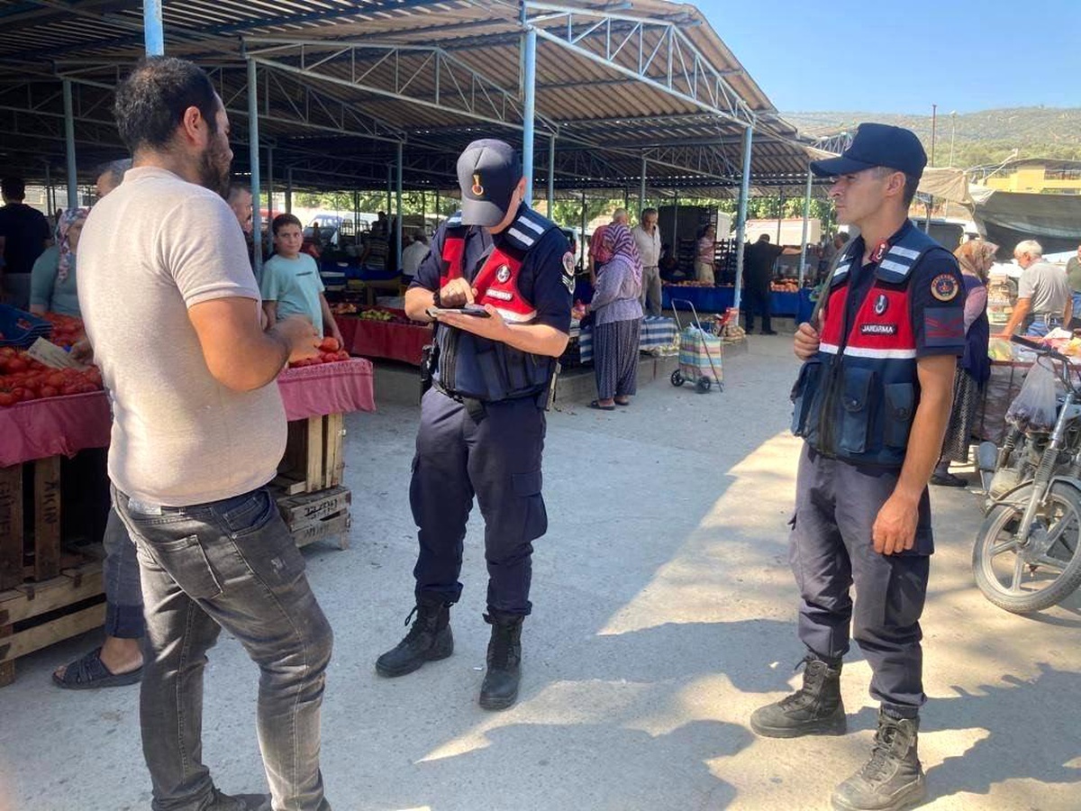 Aydın\'da Jandarma Ekipleri Hayvan ve Semt Pazarlarında Denetim Gerçekleştirdi