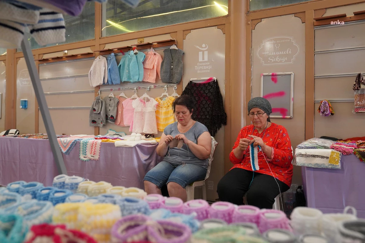 Tepebaşı Belediyesi Hanımeli Sokağı Kadınların El Emeği Ürünlerini Vatandaşlarla Buluşturuyor