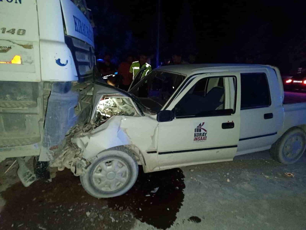 Kahramanmaraş\'ta Beton Mikseri ile Pikap Çarpıştı: 7 Yaralı