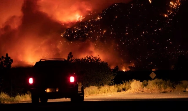 Kanada'da orman yangınları söndürülemiyor! 20 bin nüfuslu kent için tahliye emri verdiler