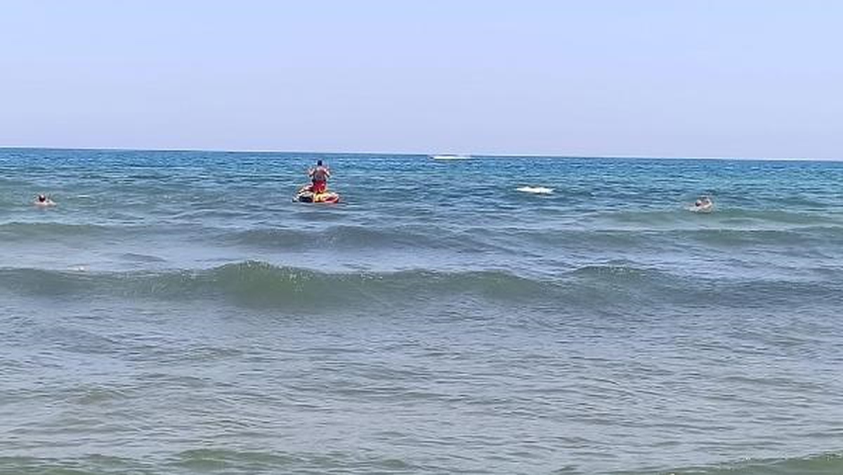 Kandıra\'da Hava ve Deniz Koşulları Nedeniyle Denize Giriş Yasaklandı