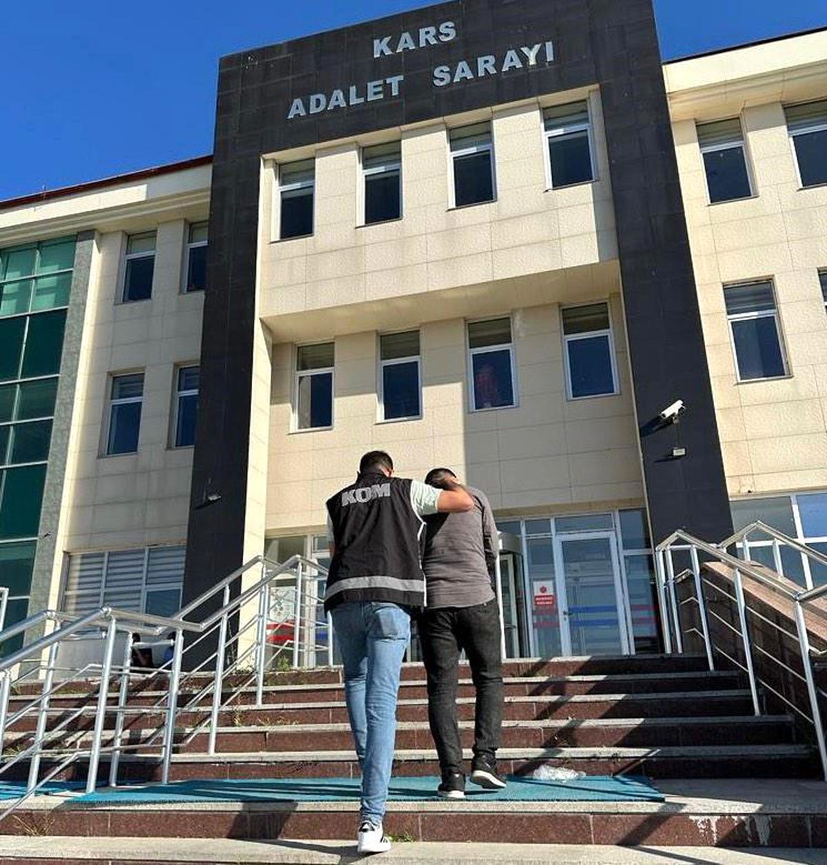 Kars\'ta MTSK sınavında polis suçüstü müdahale etti