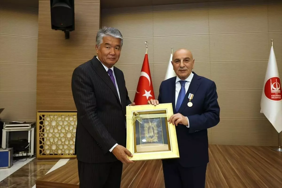 Keçiören Belediyesi'nde Türk Cumhuriyetleri Geleneksel El Sanatları Sergisi Açıldı