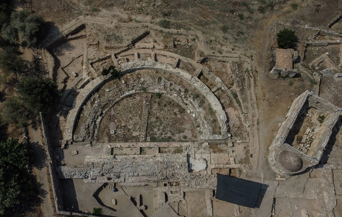 Mersin\'deki Kelenderis Antik Kenti\'nde 2 Bin 300 Yıllık Hekate Figürü Bulundu