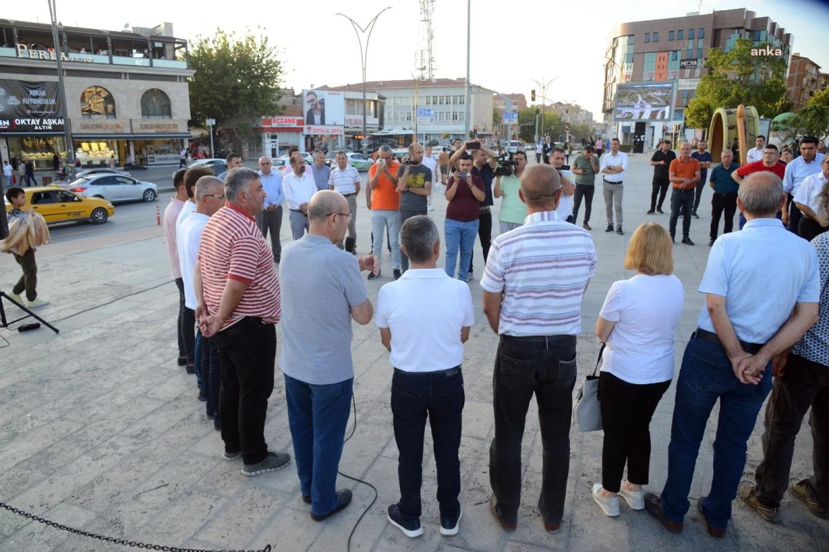Kırşehir Belediyesi Deprem Anıtı Önünde Anma Programı Düzenledi