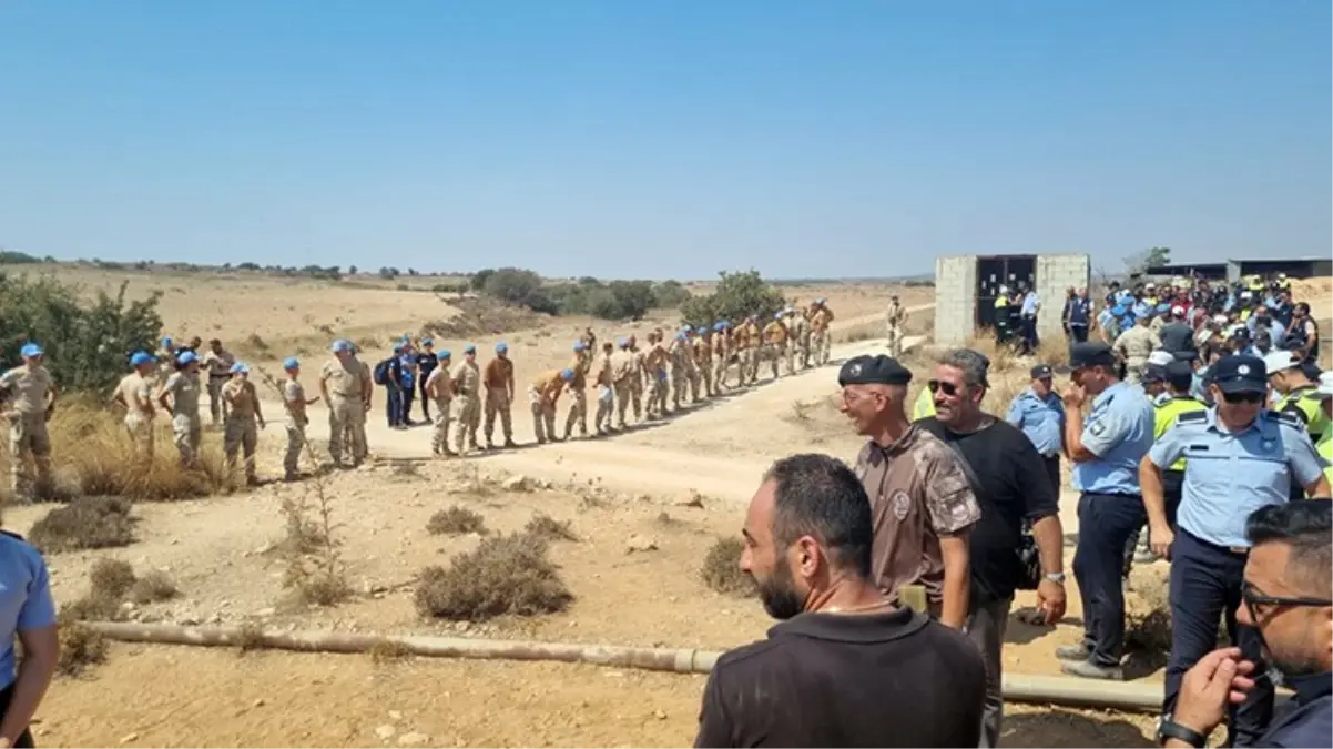 KKTC\'de Türk askeri ve BM barış gücü görevlileri arasında yol yapımı sırasında gerginlik çıktı 