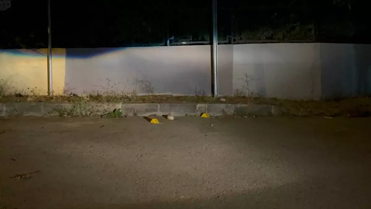 Çayırova\'da Silahlı Saldırı: 1 Kişi Yaralandı