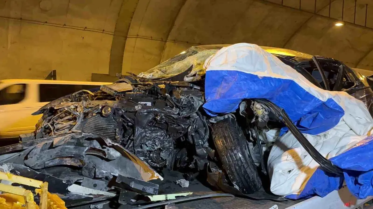 Kuzey Marmara Otoyolu Cebeci Tüneli\'nde Kaza: Sürücü Hayati Tehlike İçinde