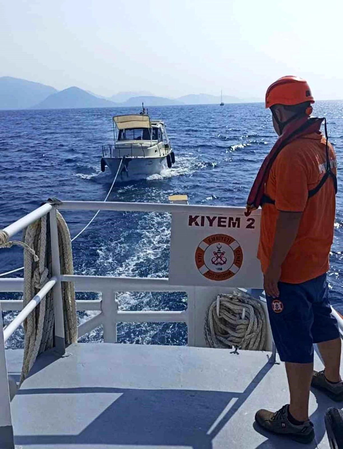 Marmaris\'te Makine Arızası Yaşayan Tekne Kıyı Emniyet Genel Müdürlüğü Tarafından Kurtarıldı