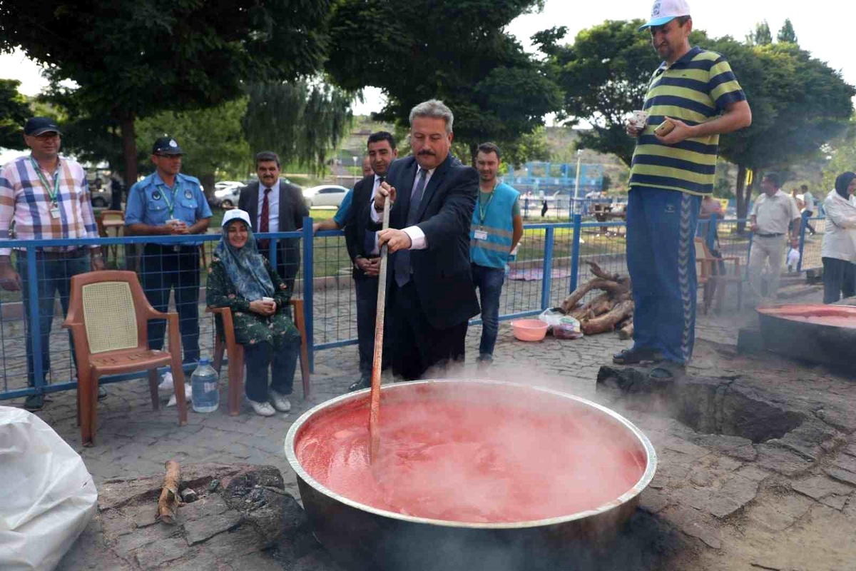 Melikgazi Belediyesi Salça Kaynatma Günleri\'ne Davet Ediyor