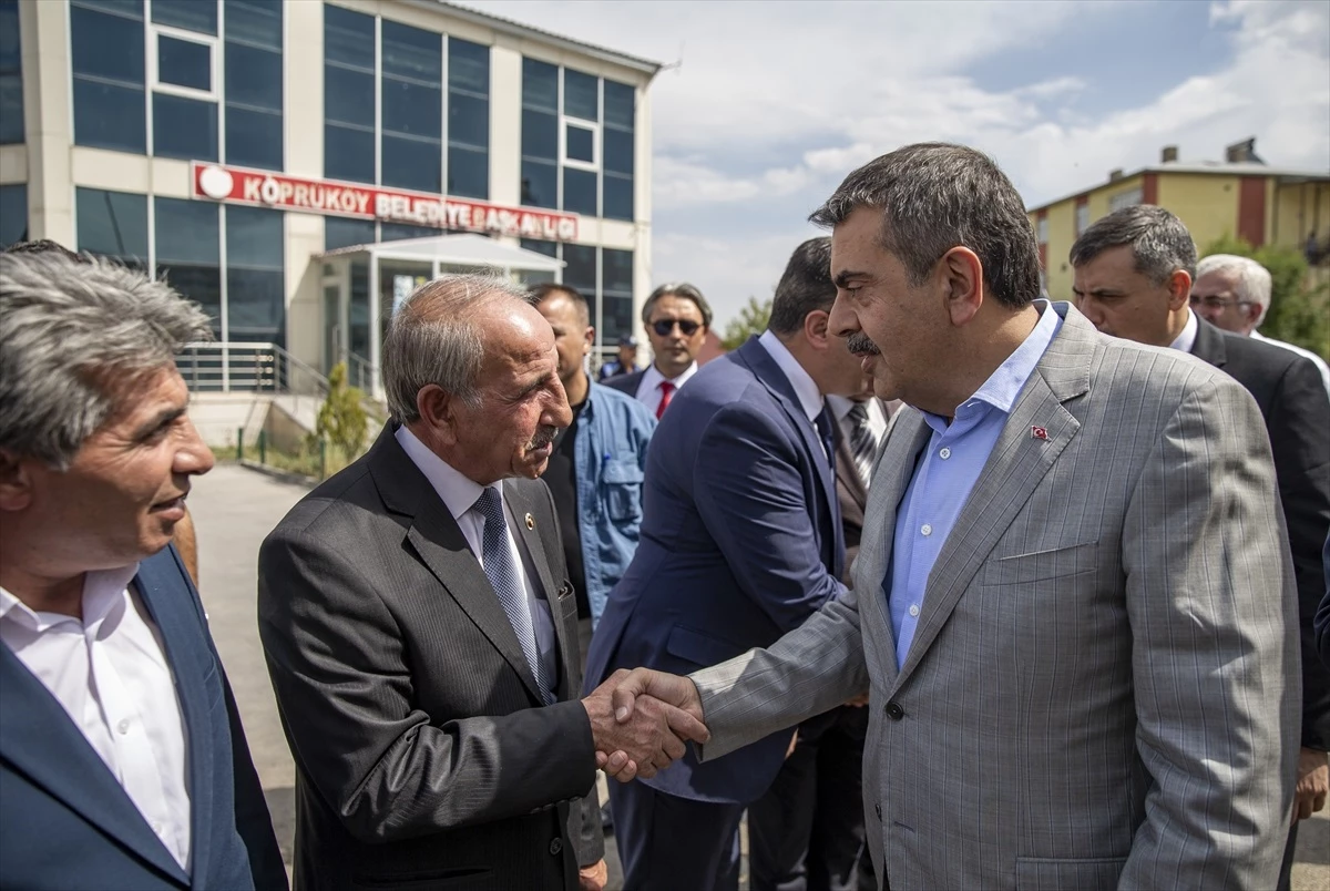 Milli Eğitim Bakanı Erzurum\'un Hınıs ilçesinde temaslarda bulundu