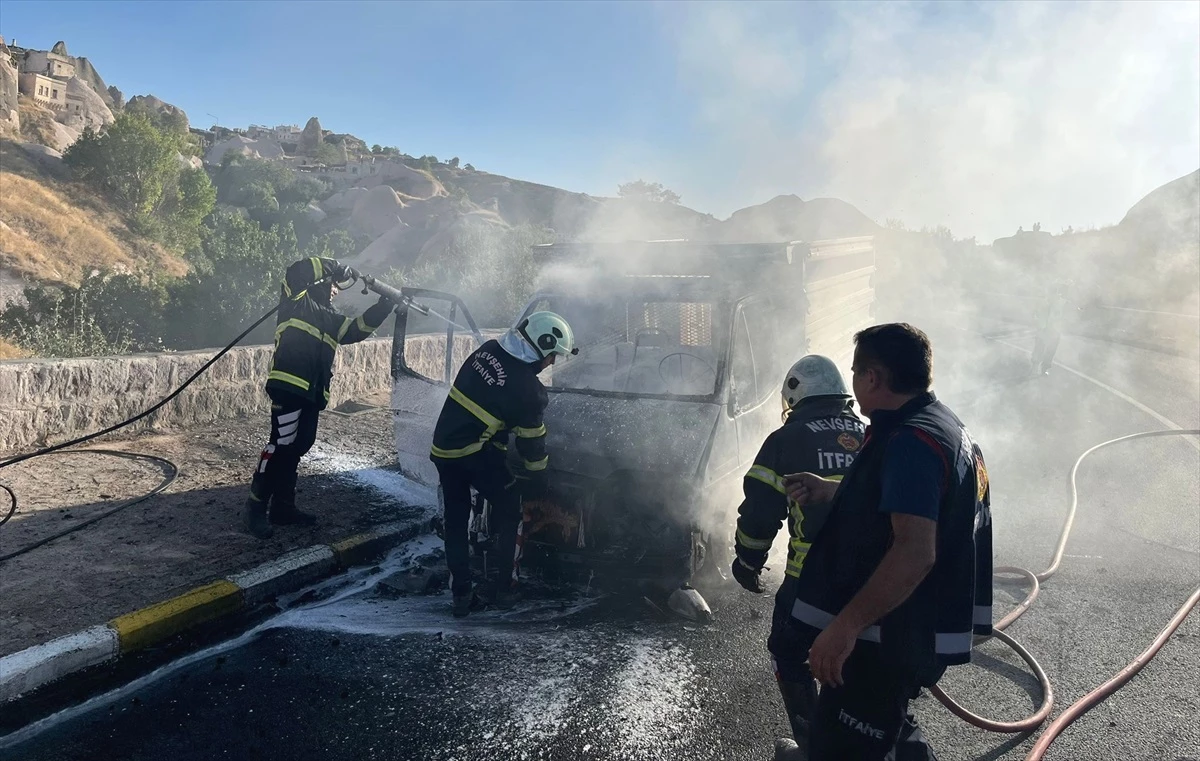 Nevşehir\'de Kamyonet Yangını Söndürüldü