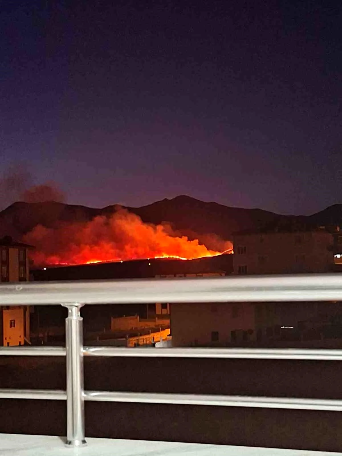 Niğde\'nin Altunhisar ilçesinde çıkan yangında 500 hektar mera alanı zarar gördü