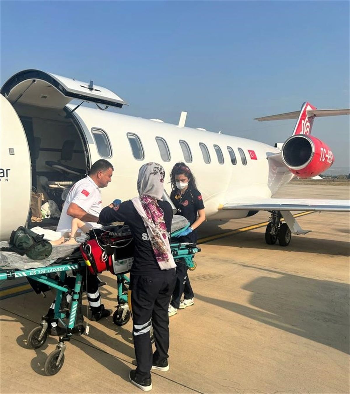 Şanlıurfa\'da tedavi gören 4 yaşındaki kas hastası Bursa\'ya ambulans uçağıyla getirildi