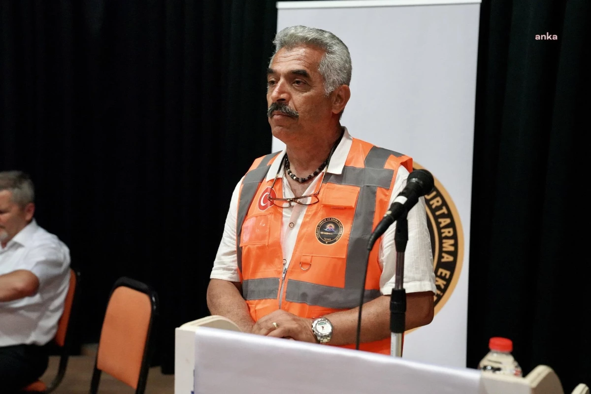 Seferihisar Belediyesi tarafından Marmara Depremi\'nin 24. yılında \'Kaçınılmaz Gerçeğimiz Deprem\' konferansı düzenlendi