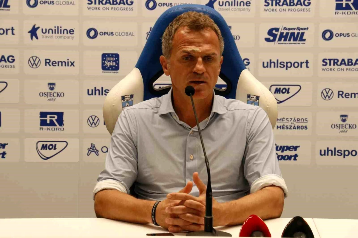 NK Osijek Teknik Direktörü Stjepan Tomas: \'Avrupa\'da mücadele ettik, şimdi şampiyonluk için ligde mücadele edeceğiz\'