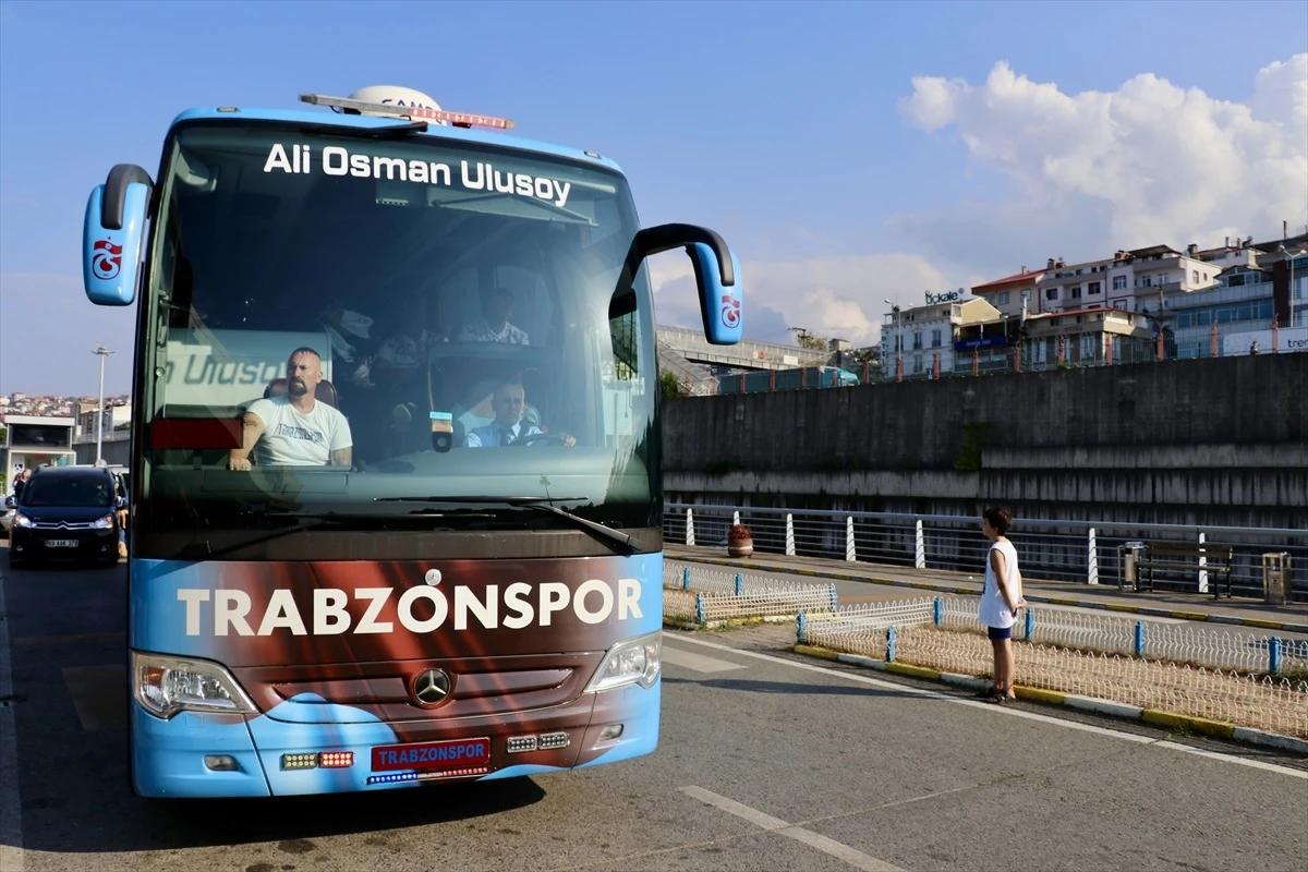 Trabzonspor, Galatasaray maçı için İstanbul\'a gitti