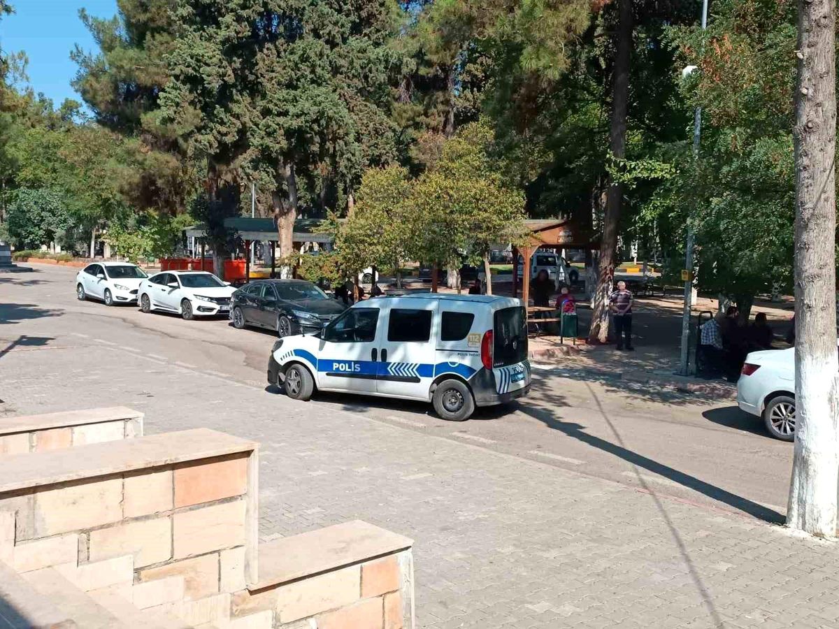 Traktörün çarptığı duvarın altında kalan dede ve torunu hayatını kaybetti