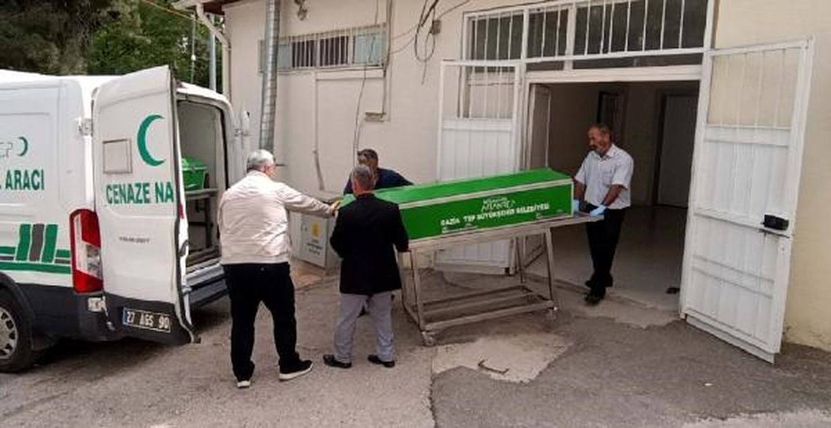 Traktörün çarptığı duvar altında kalan dede ve torunu hayatını kaybetti