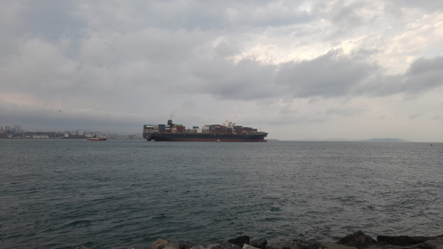 Tüm dünya onu izliyor! Rusya'nın anlaşmadan çekilmesine rağmen tahıl gemisi İstanbul Boğazı'nda