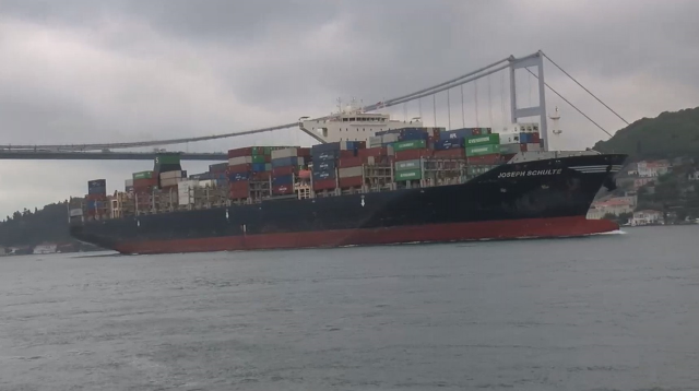Tüm dünya onu izliyor! Rusya'nın anlaşmadan çekilmesine rağmen tahıl gemisi İstanbul Boğazı'nda