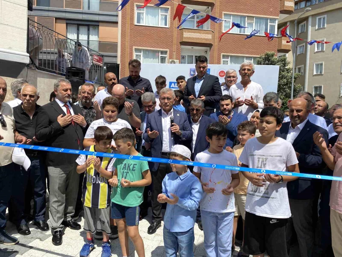 Üsküdar Belediyesi tarafından yapılan Hamit Nazik Aile Sağlığı Merkezi ve Albayraklar Cami hizmete açıldı