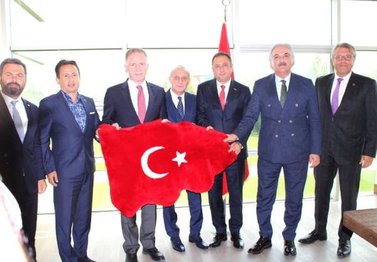 İstanbul Valisi Davut Gül, Tuzla\'da organize sanayi bölgesi başkanlarıyla bir araya geldi